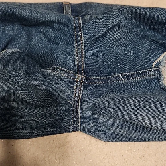 Old Navy Slouchy Straight High Rise Frayed Blue Jean Shorts Size 4 Denim - Picture 4 of 7